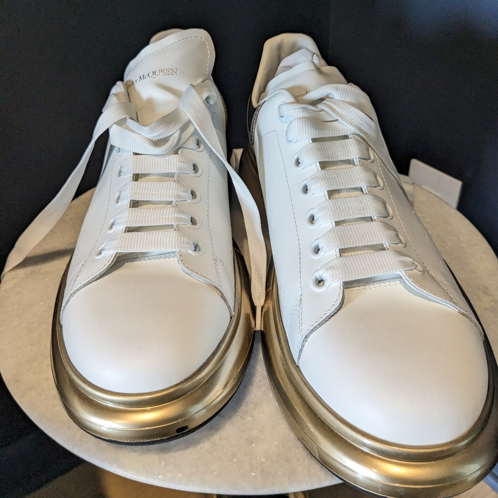 Men's Alexander McQueen oversized sneaker US12 wht vanilla/gold/silver